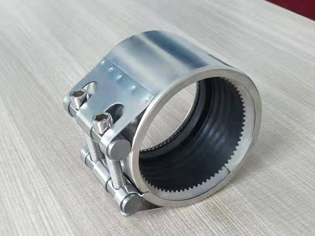 Service life of stainless steel clamp flexible pipe joint