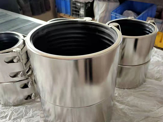 how to fix the pipe support device on the stainless steel straub clamp support device